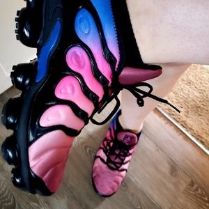 Nike Air VaporMax Plus 'Red Violet Blue' Gradient